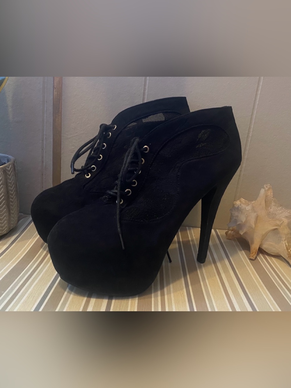 Black Lace-Up Platform Heels size 8 1/2 (40)